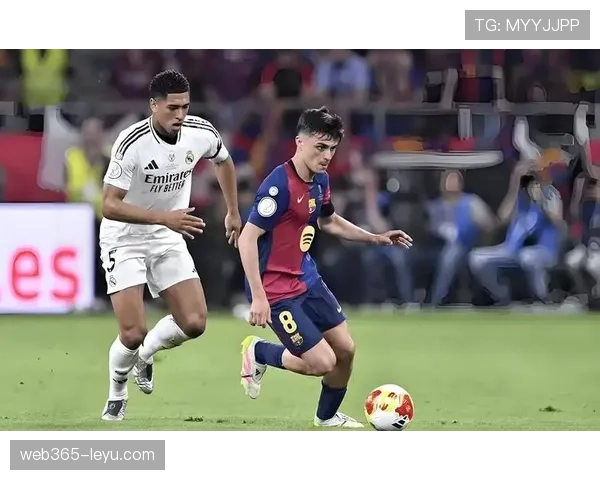 恰尔汗奥卢闪耀中场，新星崛起引多方关注