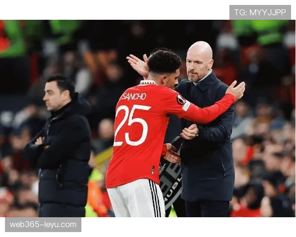 滕哈格顽固战术让曼联陷入危机：豪门挣扎，中场软肋暴露争冠无力