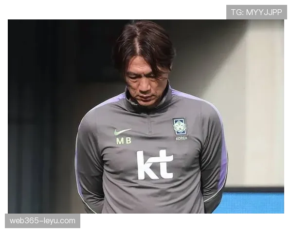 金玟哉与洪明甫教练关系解析