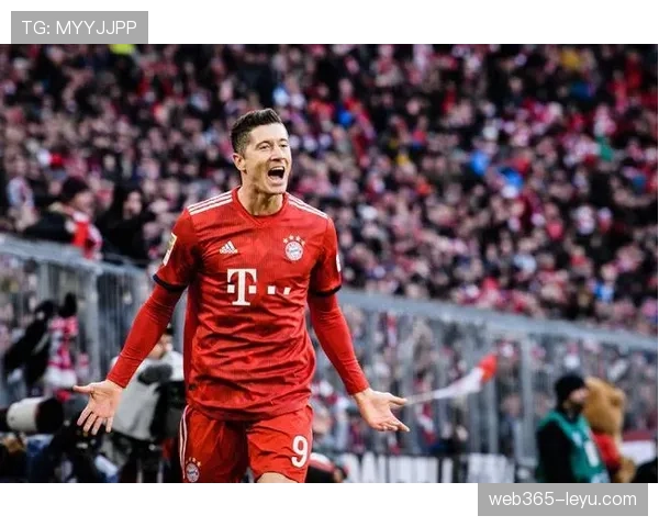 莱万多夫斯基三冠王赛季表现解析：是否真正主导球队成功